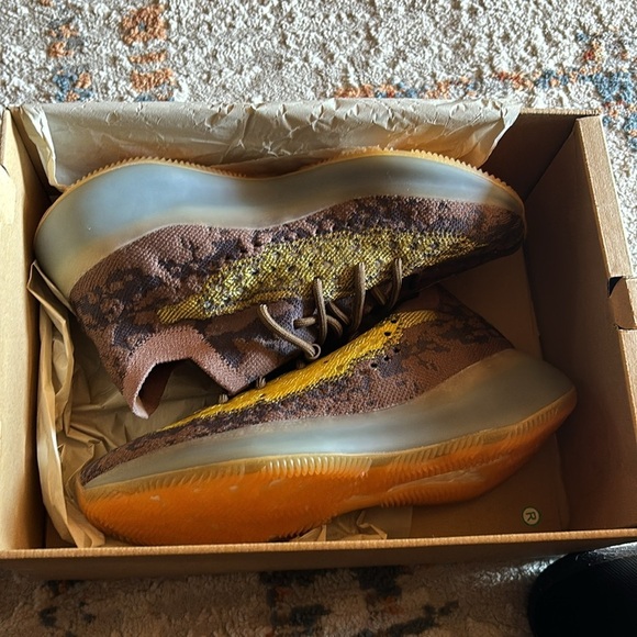 Yeezy Boost 380. US 8 1/2. BRAND NEW, in original box. - Picture 3 of 7